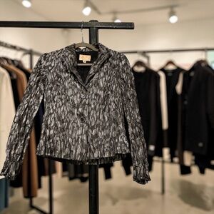 Alberto Makali crinkle textured Black & silver cropped jacket evening size 4